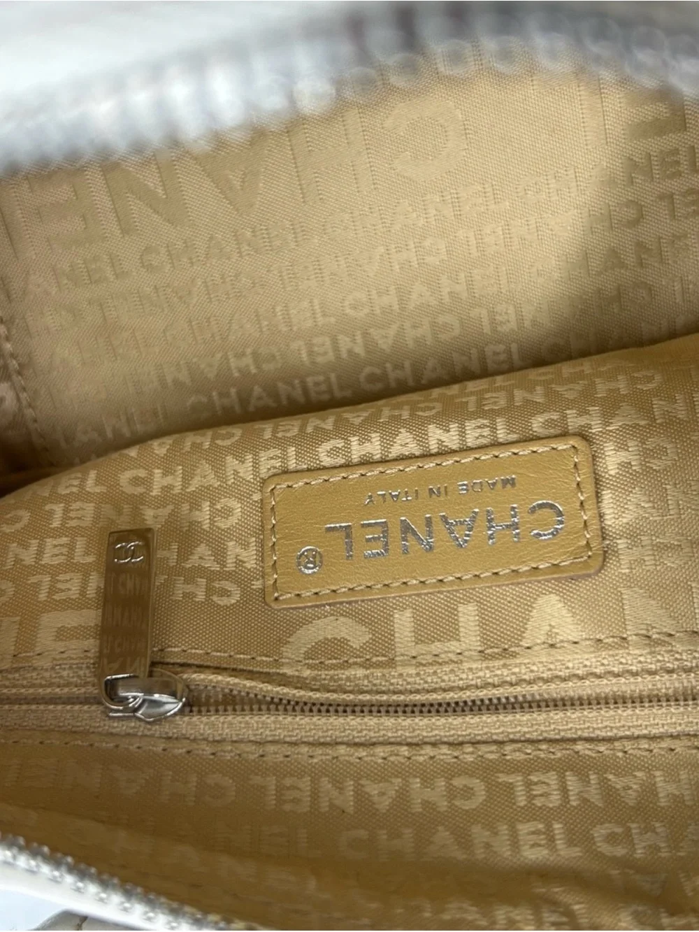 Women Chanel, LAX Cream pebbled grain leather bowler bag series 8 made in Italy